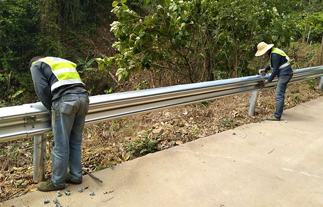 济宁高速公路护栏的定期维护与保养