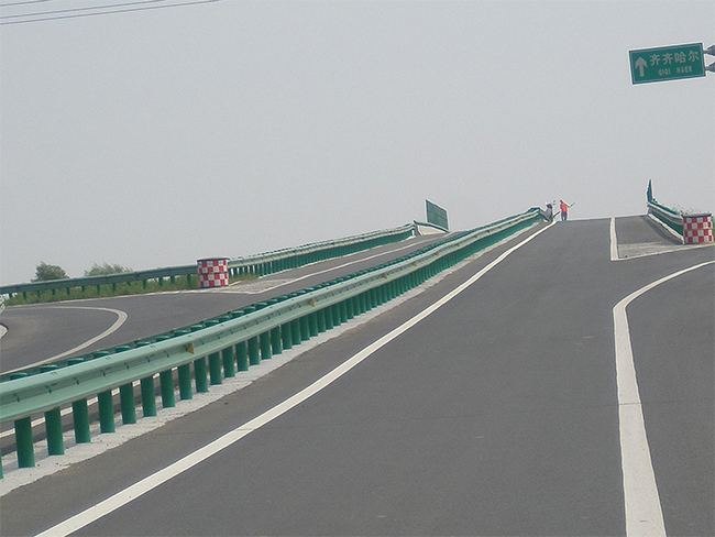 济宁高速公路护栏的材质与规格