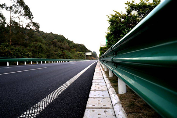 济宁高速公路护栏的常用类型